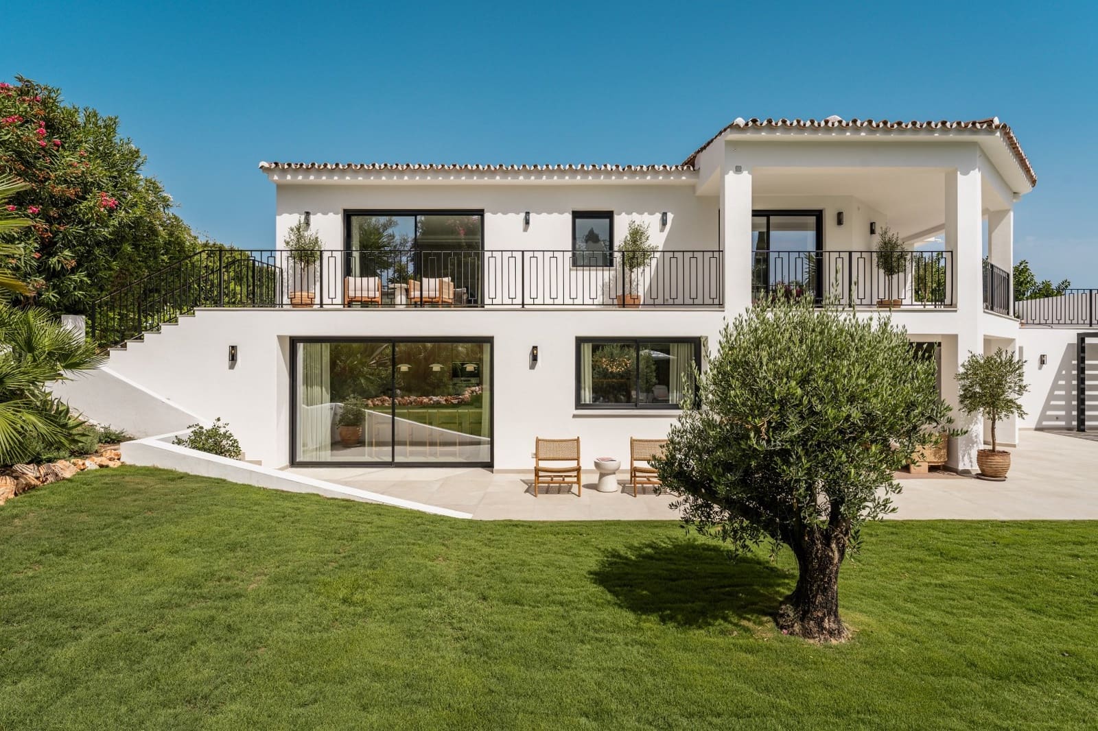 4 bedroom Villa for sale in Marbella with pool garage - € 3,850,000 (Ref: 9300957)