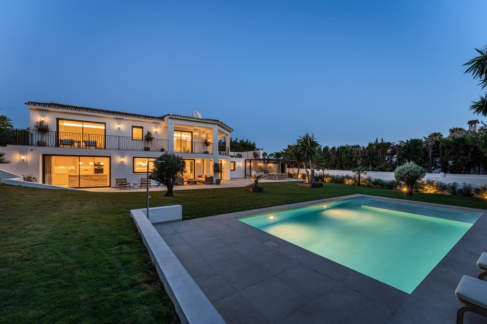 4 bedroom Villa for sale in Marbella with pool garage - € 3,850,000 (Ref: 9300957)