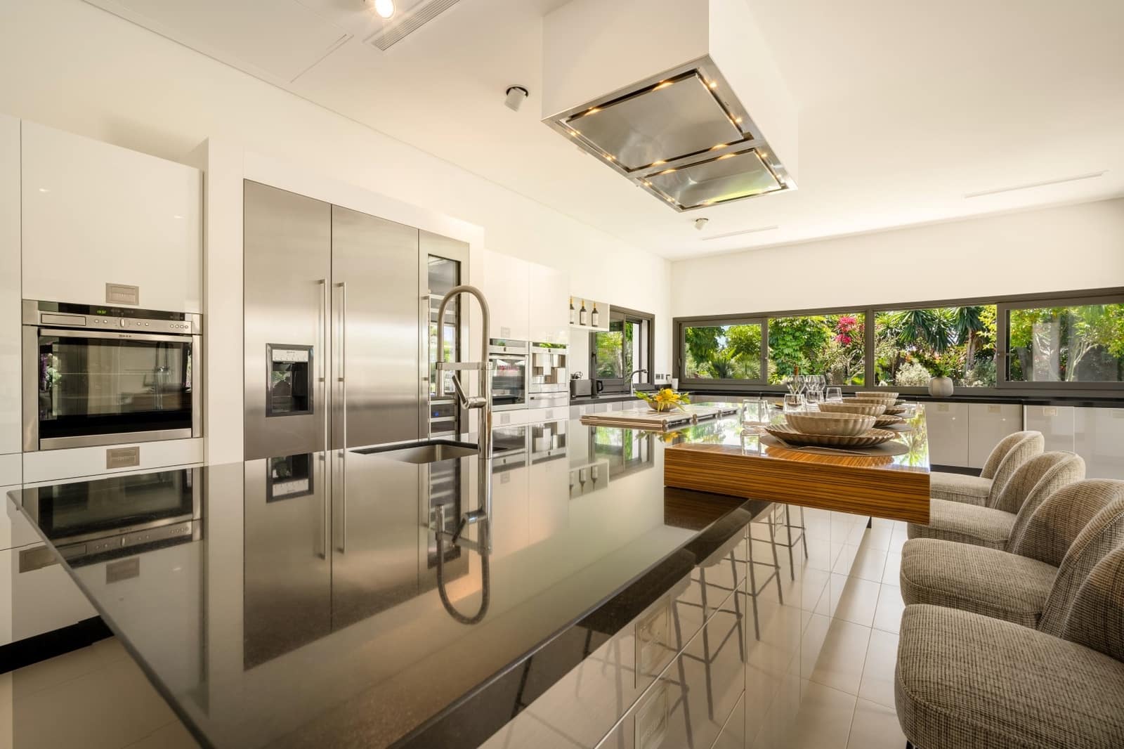 Chalet de 5 habitaciones en Marbella en venta con piscina garaje - 6.995.000 € (Ref: 9303385)