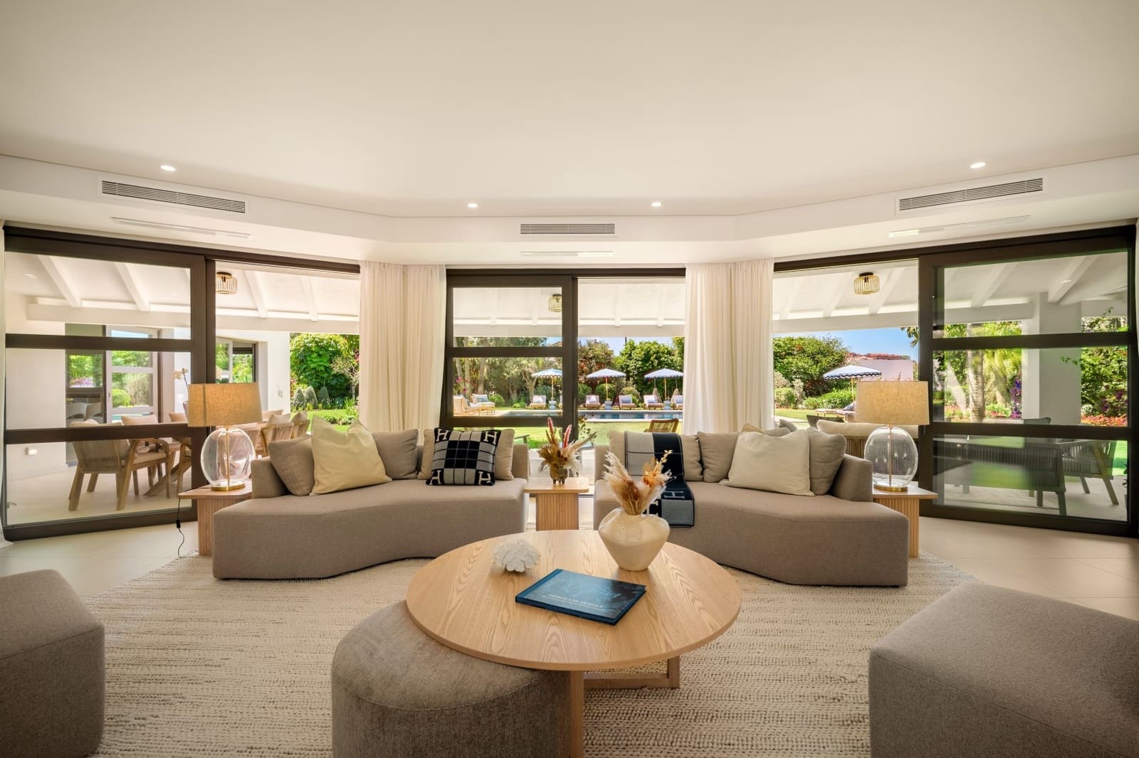 Chalet de 5 habitaciones en Marbella en venta con piscina garaje - 6.995.000 € (Ref: 9303385)