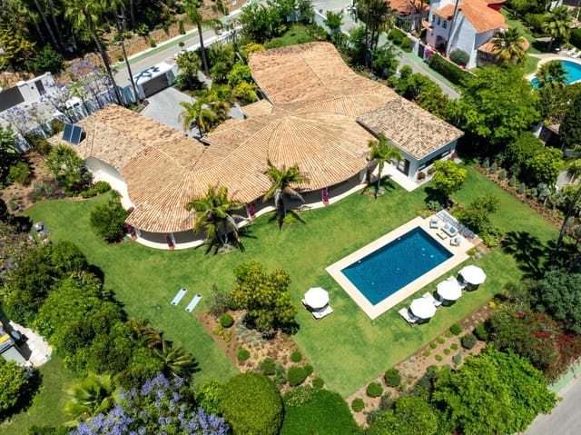 Chalet de 5 habitaciones en Marbella en venta con piscina garaje - 6.995.000 € (Ref: 9303385)