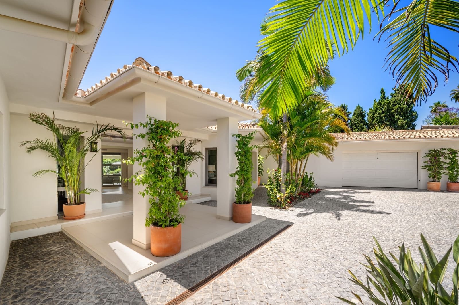 Chalet de 5 habitaciones en Marbella en venta con piscina garaje - 6.995.000 € (Ref: 9303385)