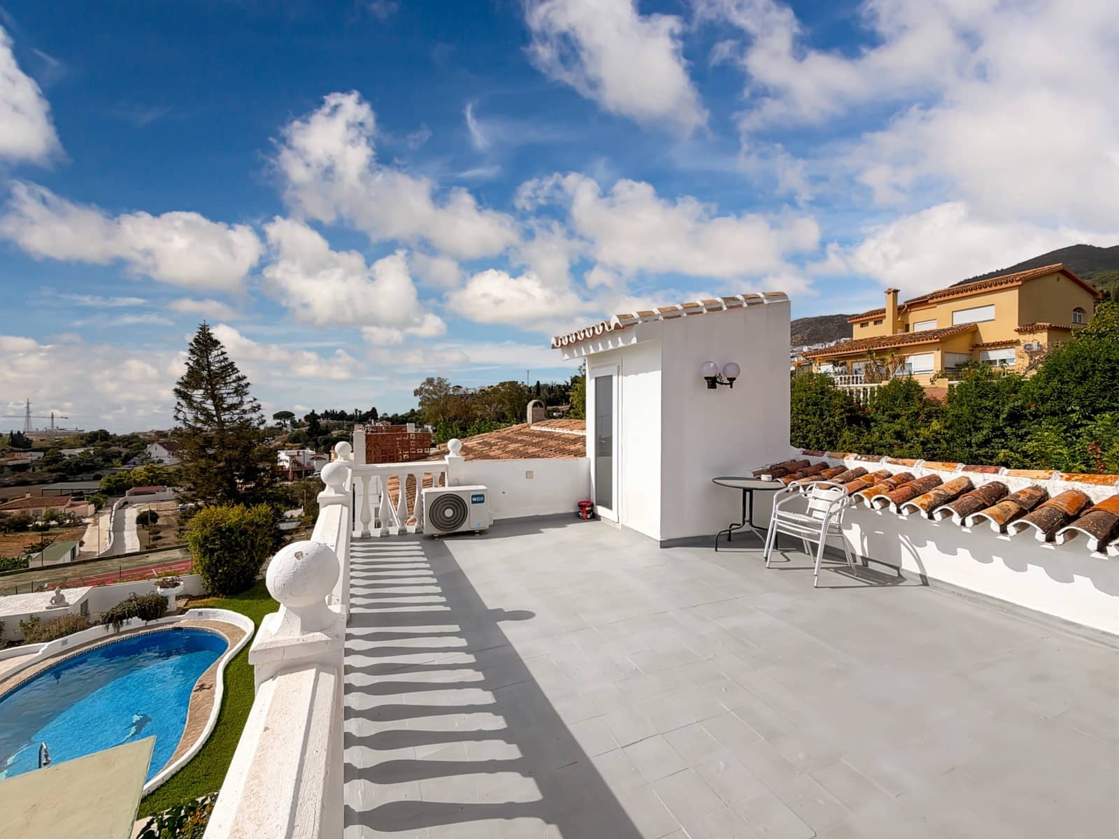 Chalet de 3 habitaciones en Benalmádena en venta con piscina garaje - 985.000 € (Ref: 9310819)