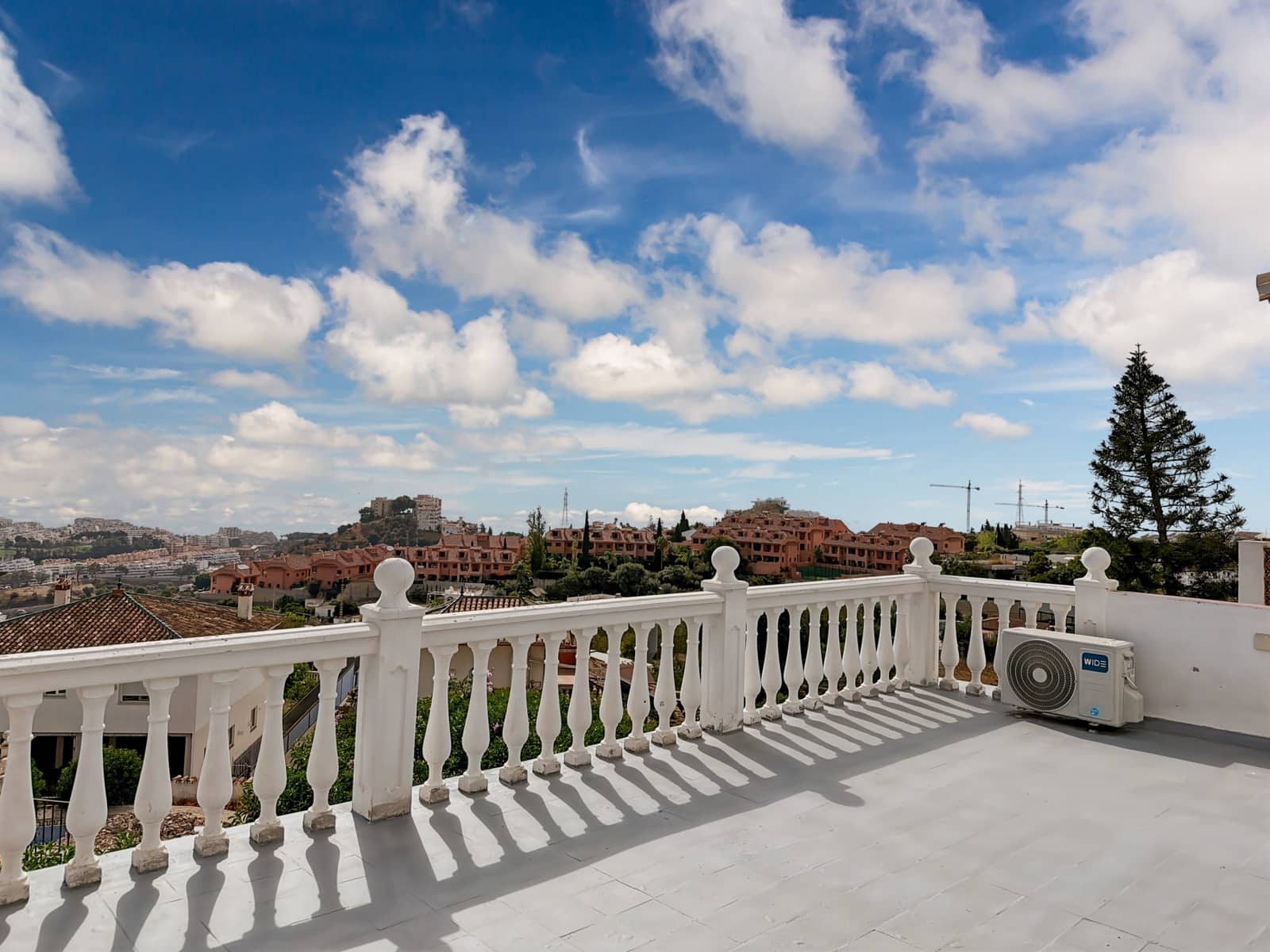 Chalet de 3 habitaciones en Benalmádena en venta con piscina garaje - 985.000 € (Ref: 9310819)