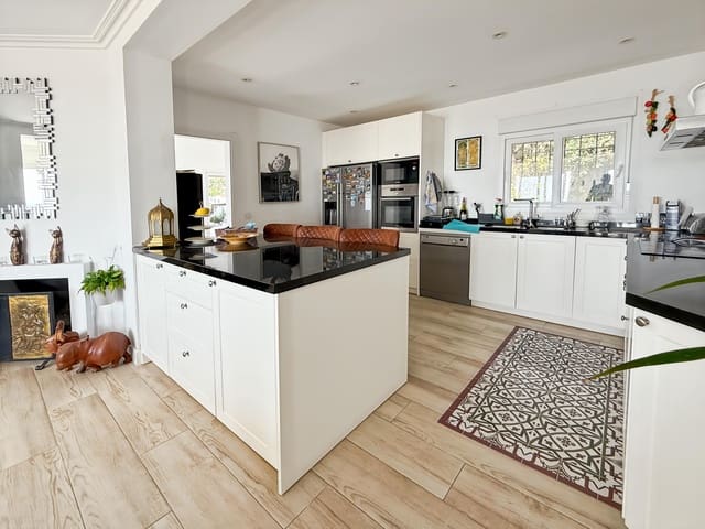 3 chambre Villa/Maison à vendre à Benalmádena pueblo, Benalmádena avec piscine garage - 960 000 € (Ref: 9310819)