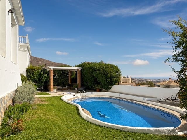 3 chambre Villa/Maison à vendre à Benalmádena pueblo, Benalmádena avec piscine garage - 960 000 € (Ref: 9310819)