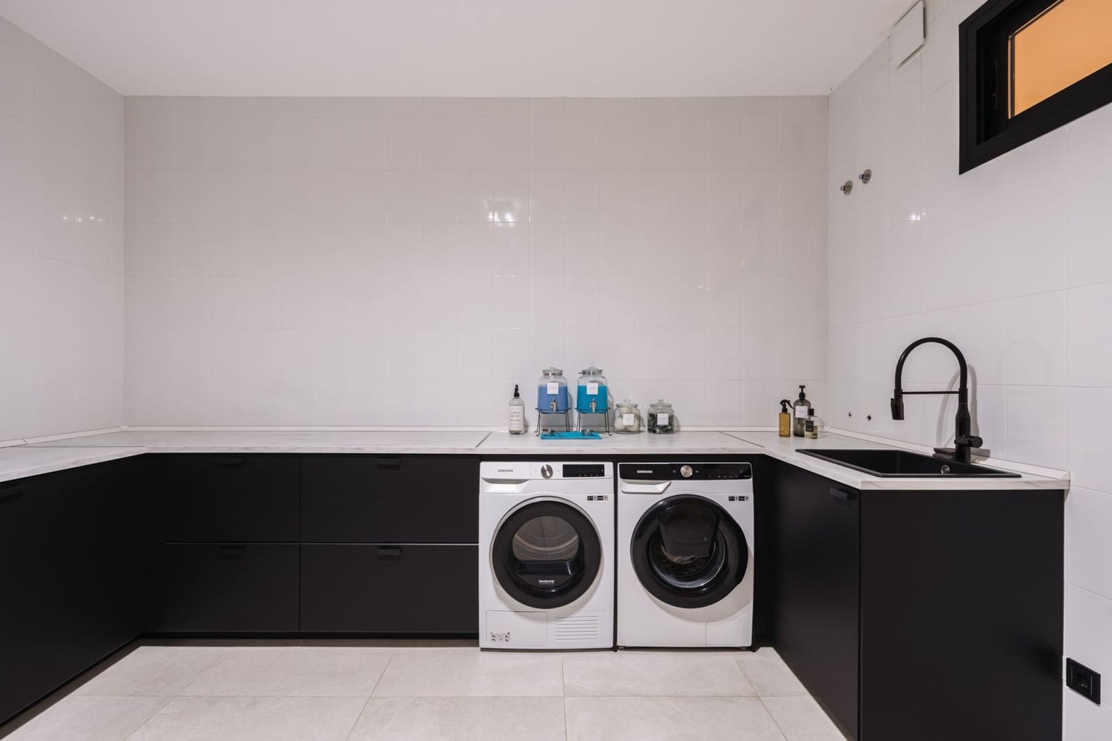 5 makuuhuone Huvila myytävänä paikassa Marbella mukana uima-altaan 
autotalli - 3 200 000 € (Ref: 9312754)