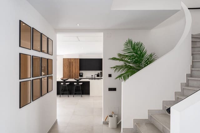 5 makuuhuone Huvila myytävänä paikassa Marbella mukana uima-altaan 
autotalli - 3 200 000 € (Ref: 9312754)