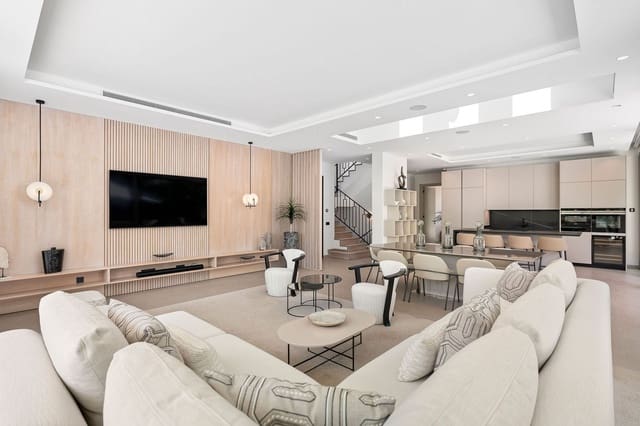 4 sypialnia Willa na sprzedaż w Marbella z basenem garażem - 3 950 000 € (Ref: 9317780)