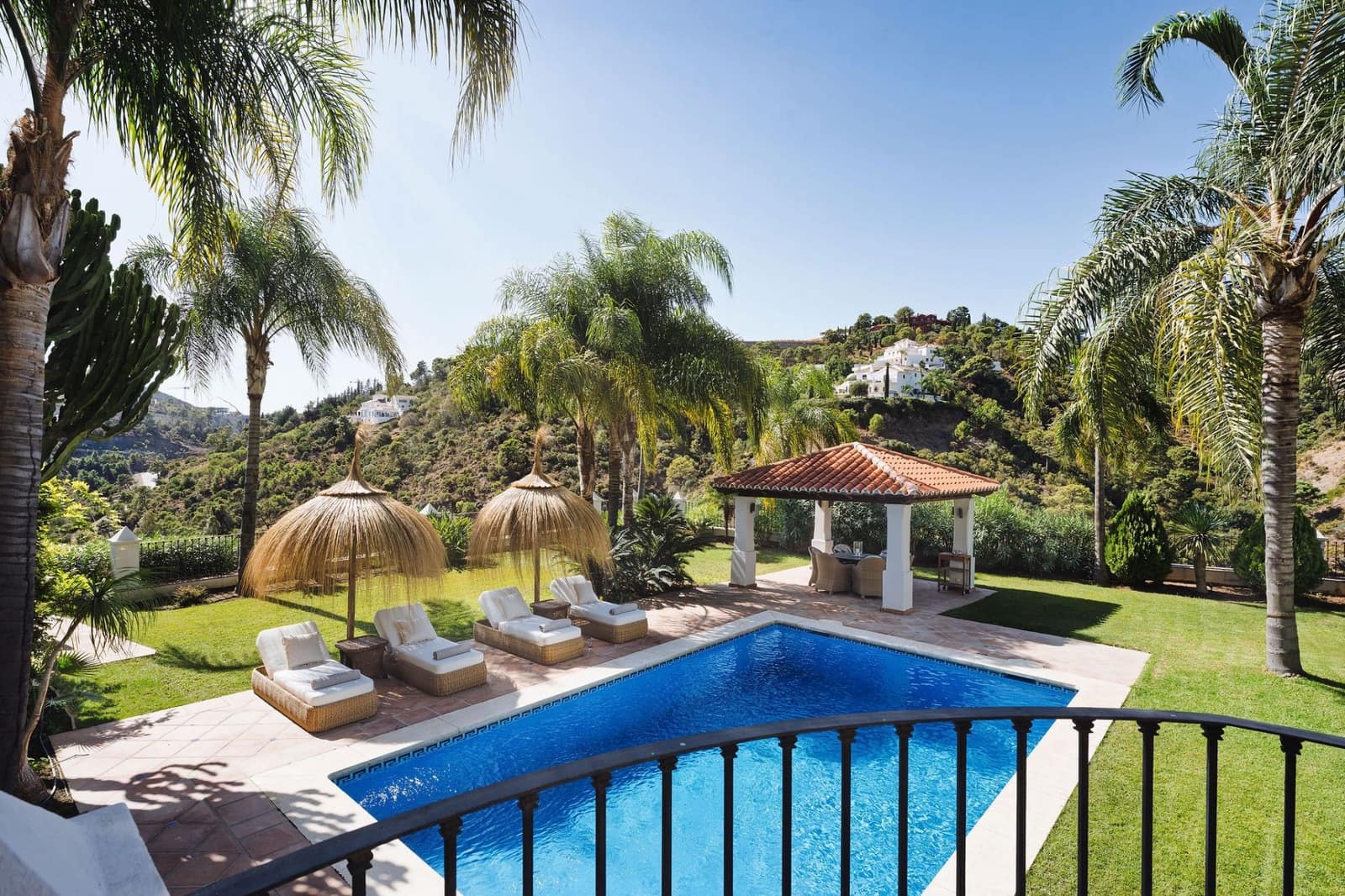 Chalet de 4 habitaciones en El Madroñal en venta con piscina garaje - 4.500.000 € (Ref: 9353346)