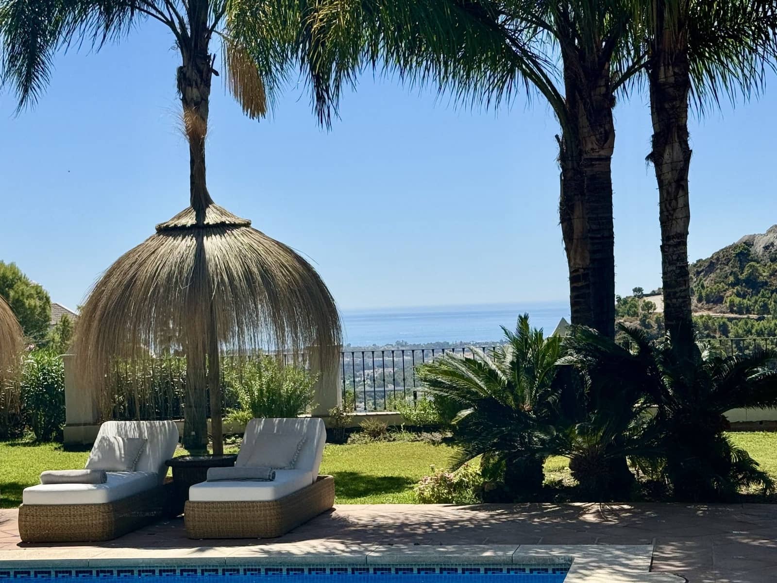 Chalet de 4 habitaciones en El Madroñal en venta con piscina garaje - 4.500.000 € (Ref: 9353346)