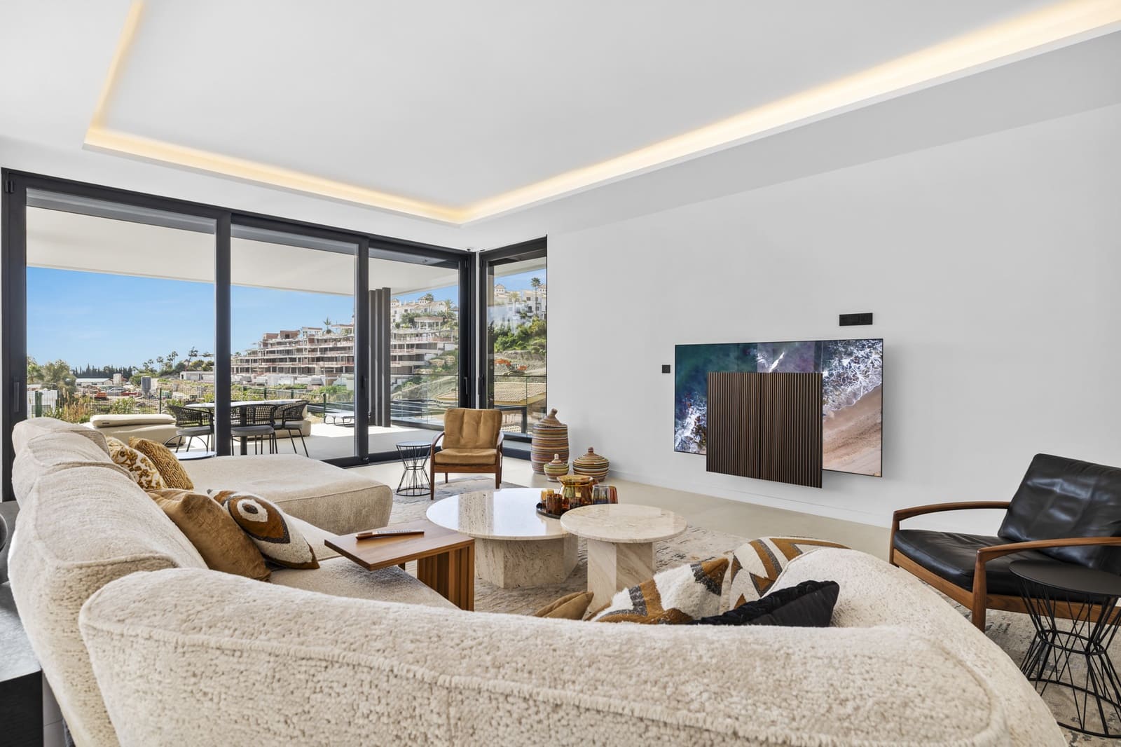 4 bedroom Villa for sale in Benahavis with pool garage - € 3,485,000 (Ref: 9378895)