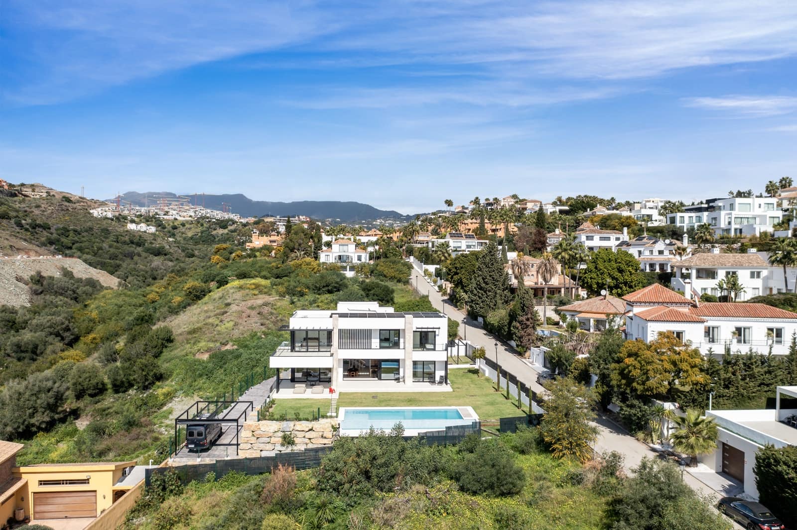 4 bedroom Villa for sale in Benahavis with pool garage - € 3,485,000 (Ref: 9378895)