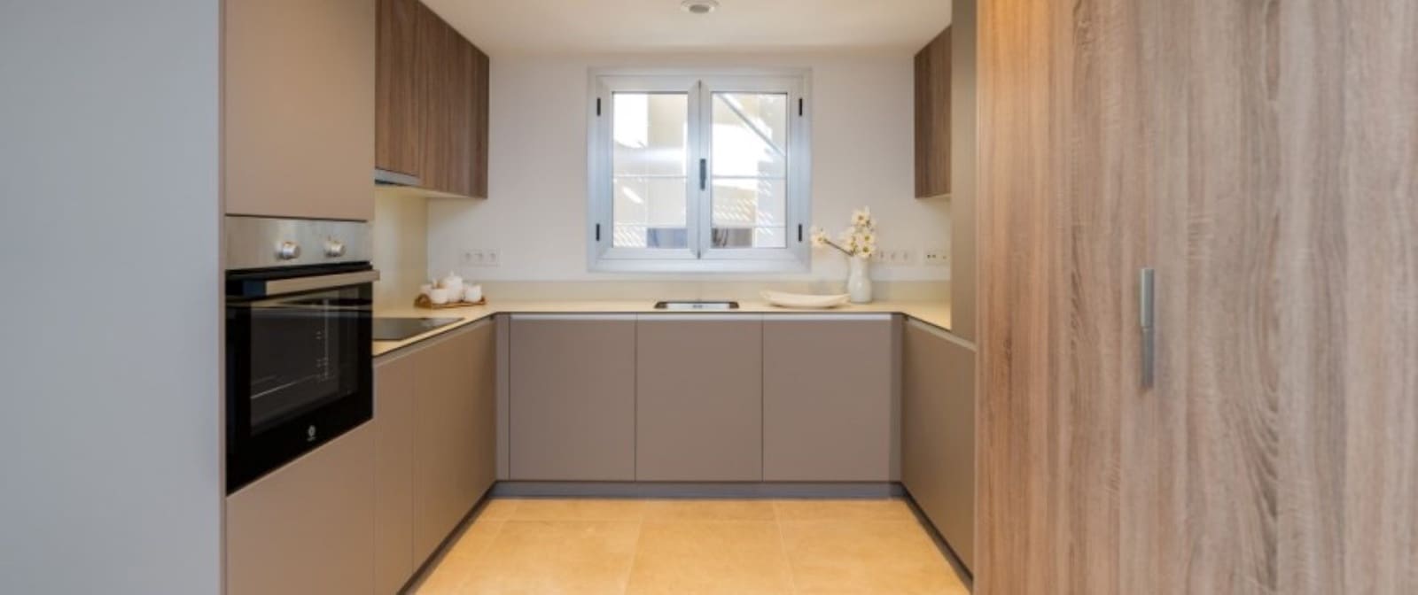 2 bedroom Apartment for sale in Estepona with pool garage - € 360,000 (Ref: 9382512)