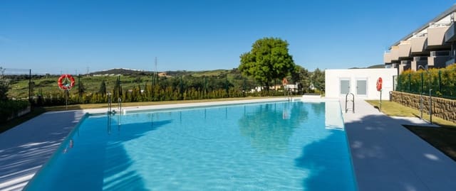 2 soverom Leilighet til salgs i Estepona med svømmebasseng garasje - € 375 000 (Ref: 9382512)