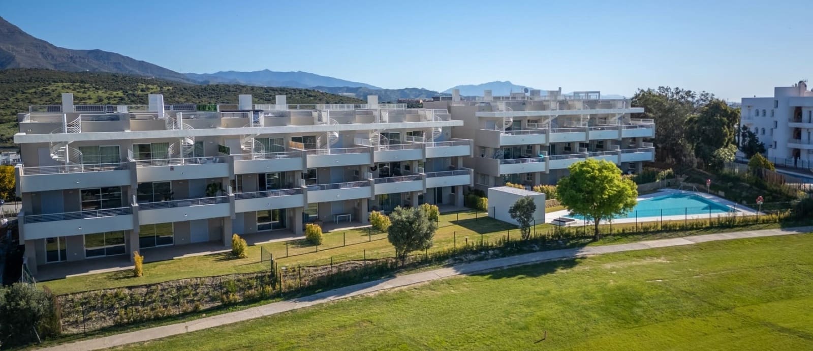 2 bedroom Apartment for sale in Estepona with pool garage - € 375,000 (Ref: 9382512)