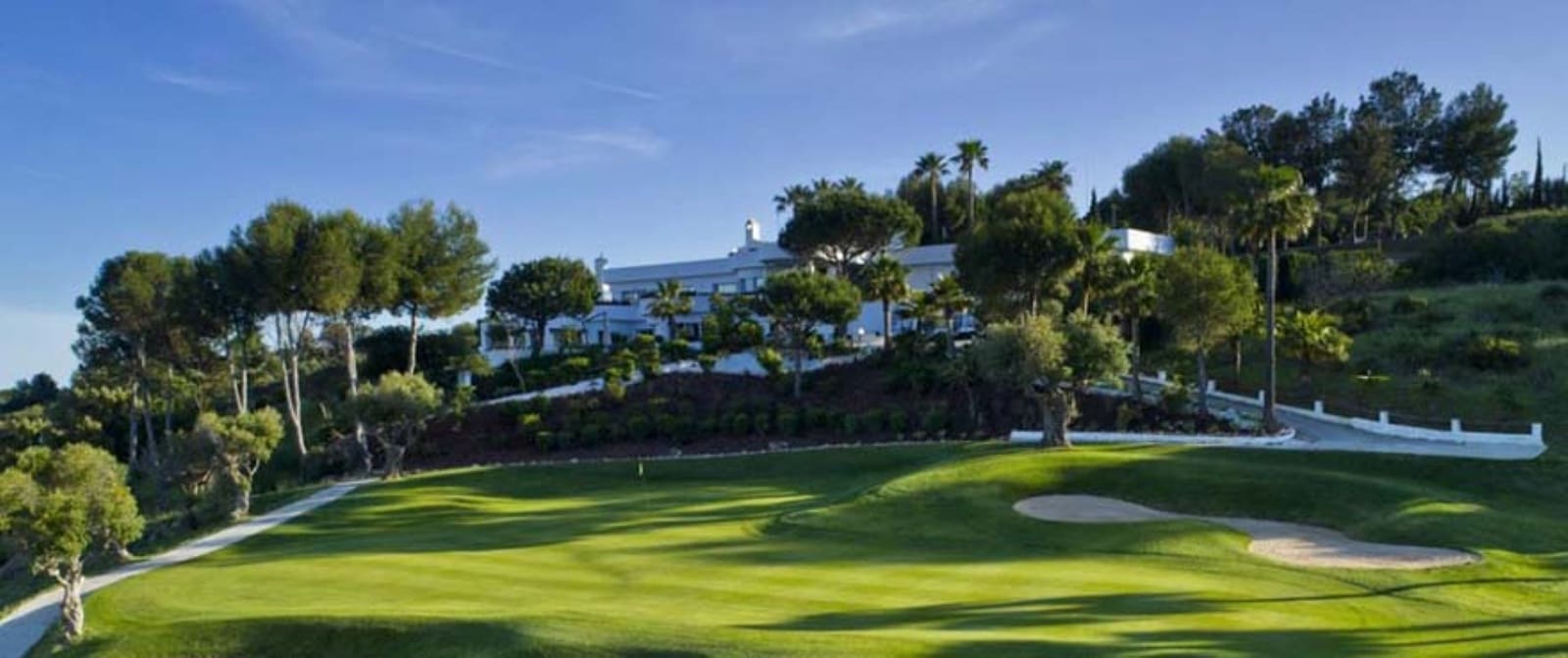 2 bedroom Apartment for sale in Estepona with pool garage - € 375,000 (Ref: 9382512)