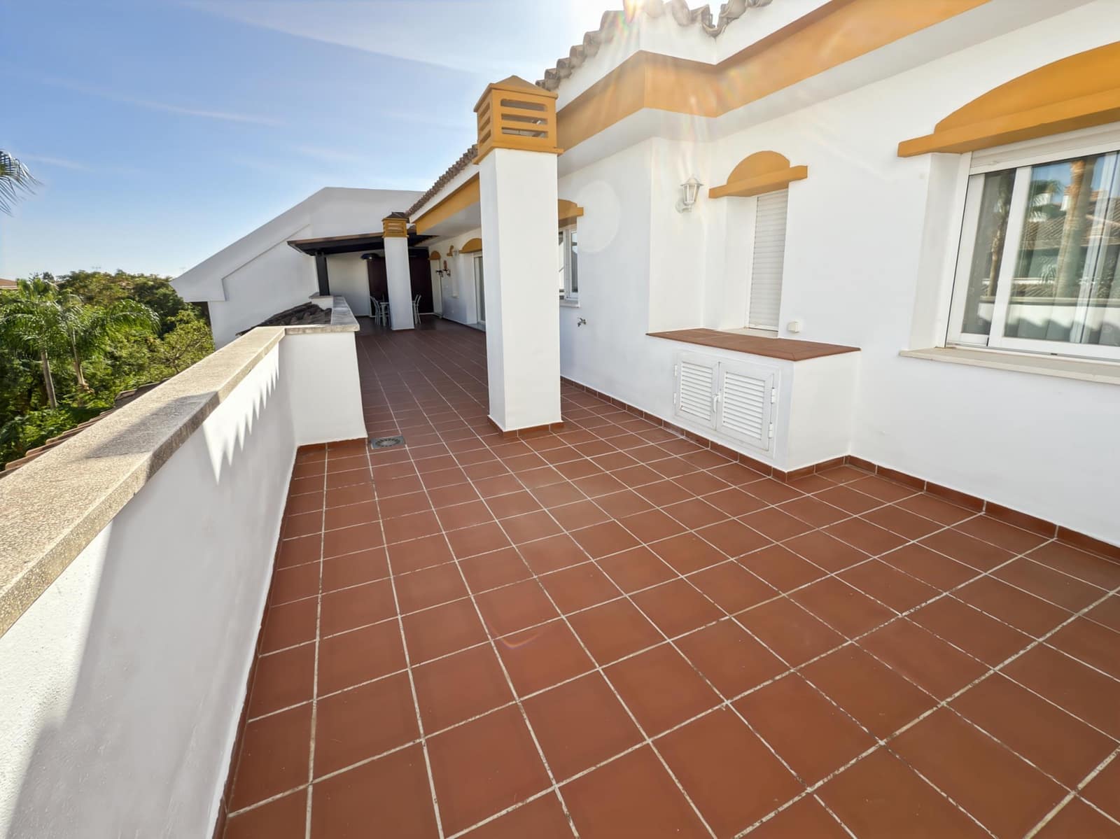 2 sypialnia Penthouse na sprzedaż w Marbella z basenem garażem - 520 000 € (Ref: 9390434)