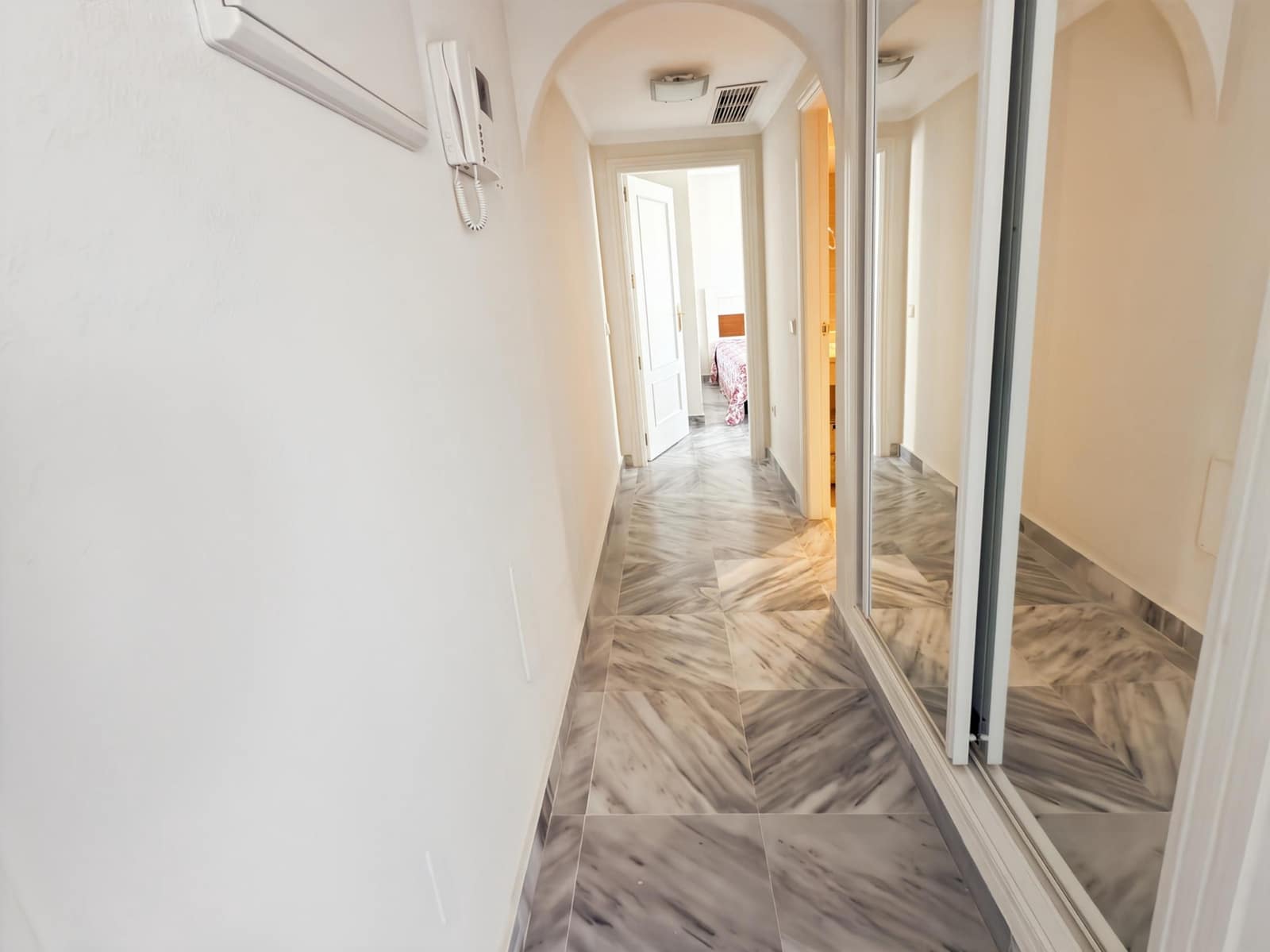 2 sypialnia Penthouse na sprzedaż w Marbella z basenem garażem - 520 000 € (Ref: 9390434)