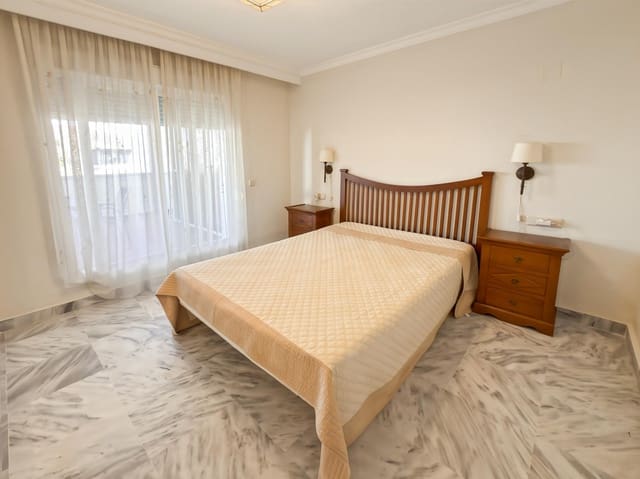 2 sypialnia Penthouse na sprzedaż w Marbella z basenem garażem - 520 000 € (Ref: 9390434)