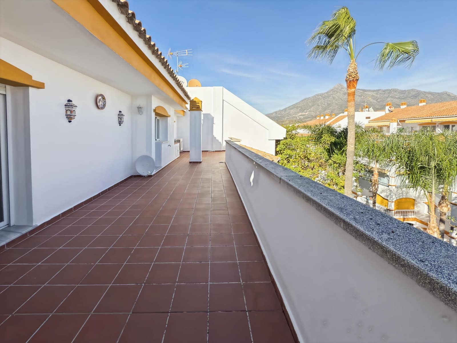 2 sypialnia Penthouse na sprzedaż w Marbella z basenem garażem - 520 000 € (Ref: 9390434)