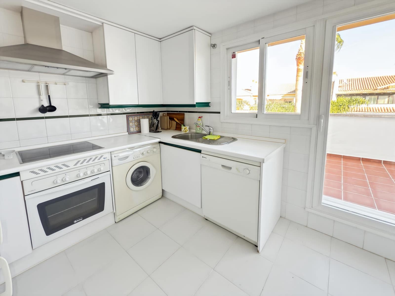 2 sypialnia Penthouse na sprzedaż w Marbella z basenem garażem - 520 000 € (Ref: 9390434)