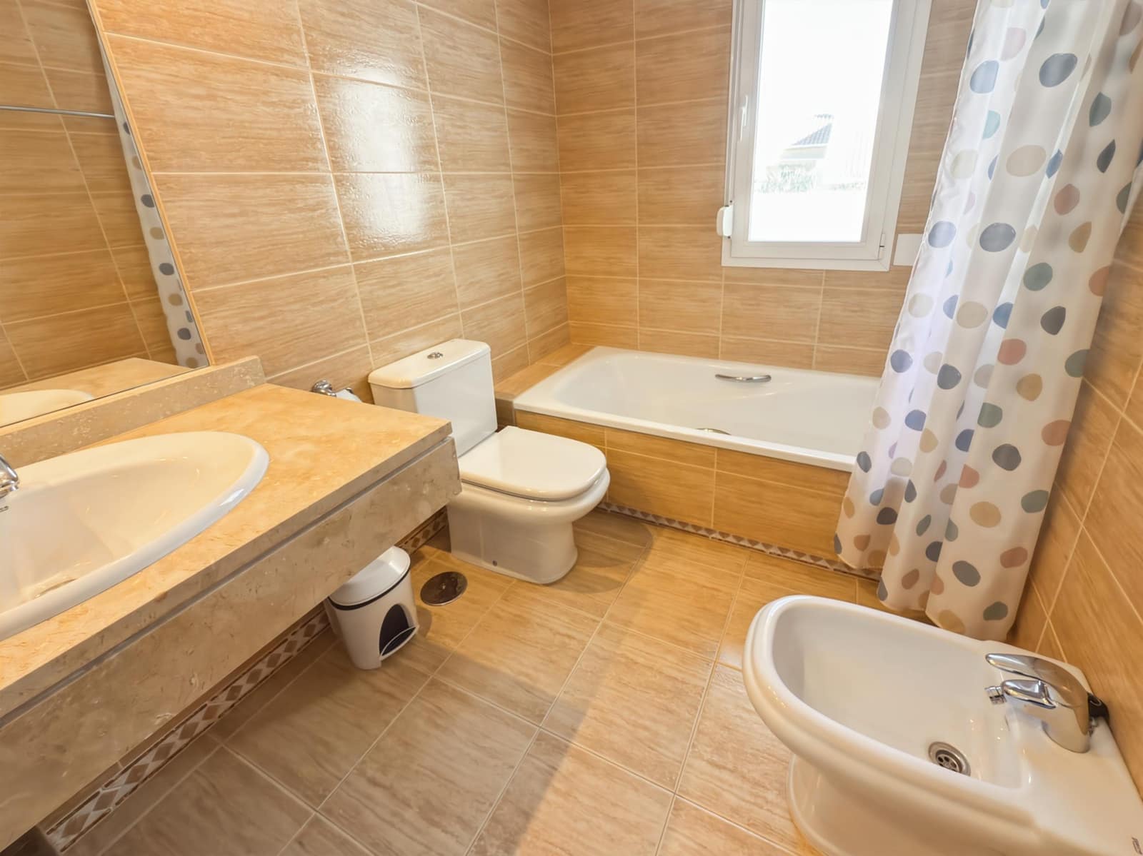 2 sypialnia Penthouse na sprzedaż w Marbella z basenem garażem - 520 000 € (Ref: 9390434)