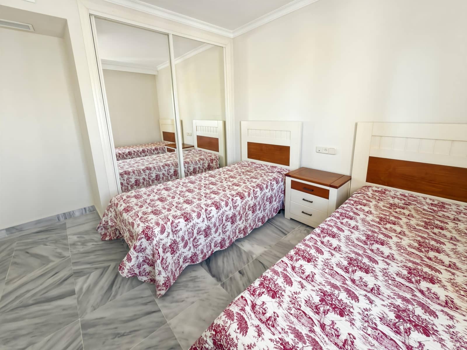 2 sypialnia Penthouse na sprzedaż w Marbella z basenem garażem - 520 000 € (Ref: 9390434)