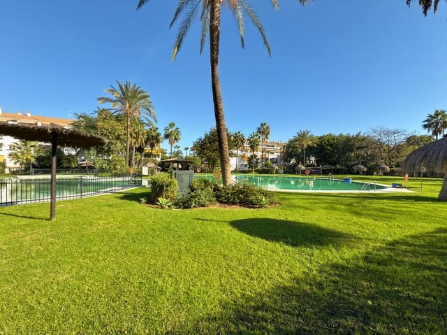 2 sypialnia Penthouse na sprzedaż w Marbella z basenem garażem - 520 000 € (Ref: 9390434)