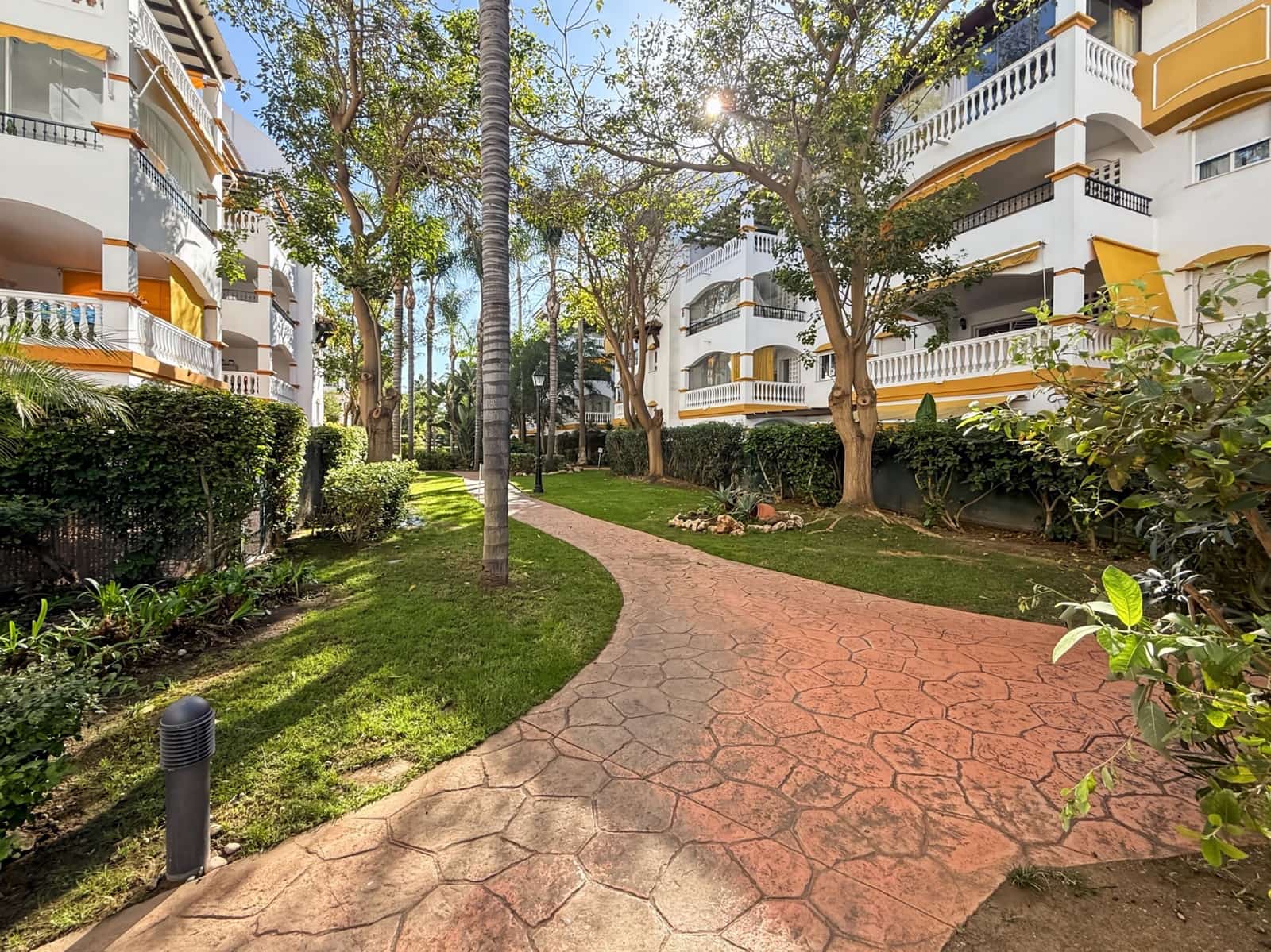 2 sypialnia Penthouse na sprzedaż w Marbella z basenem garażem - 520 000 € (Ref: 9390434)