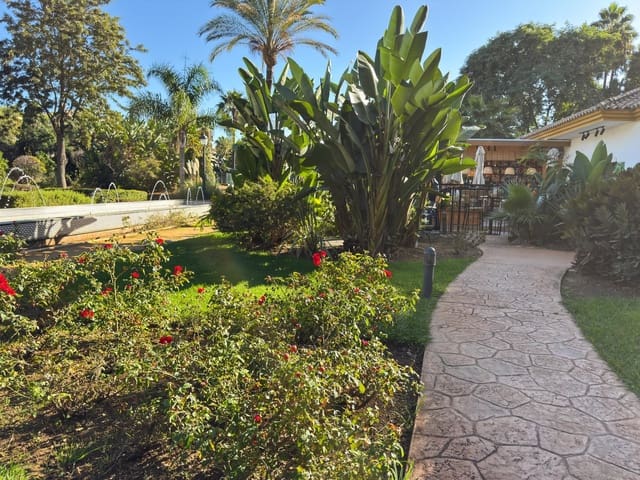 2 sypialnia Penthouse na sprzedaż w Marbella z basenem garażem - 520 000 € (Ref: 9390434)