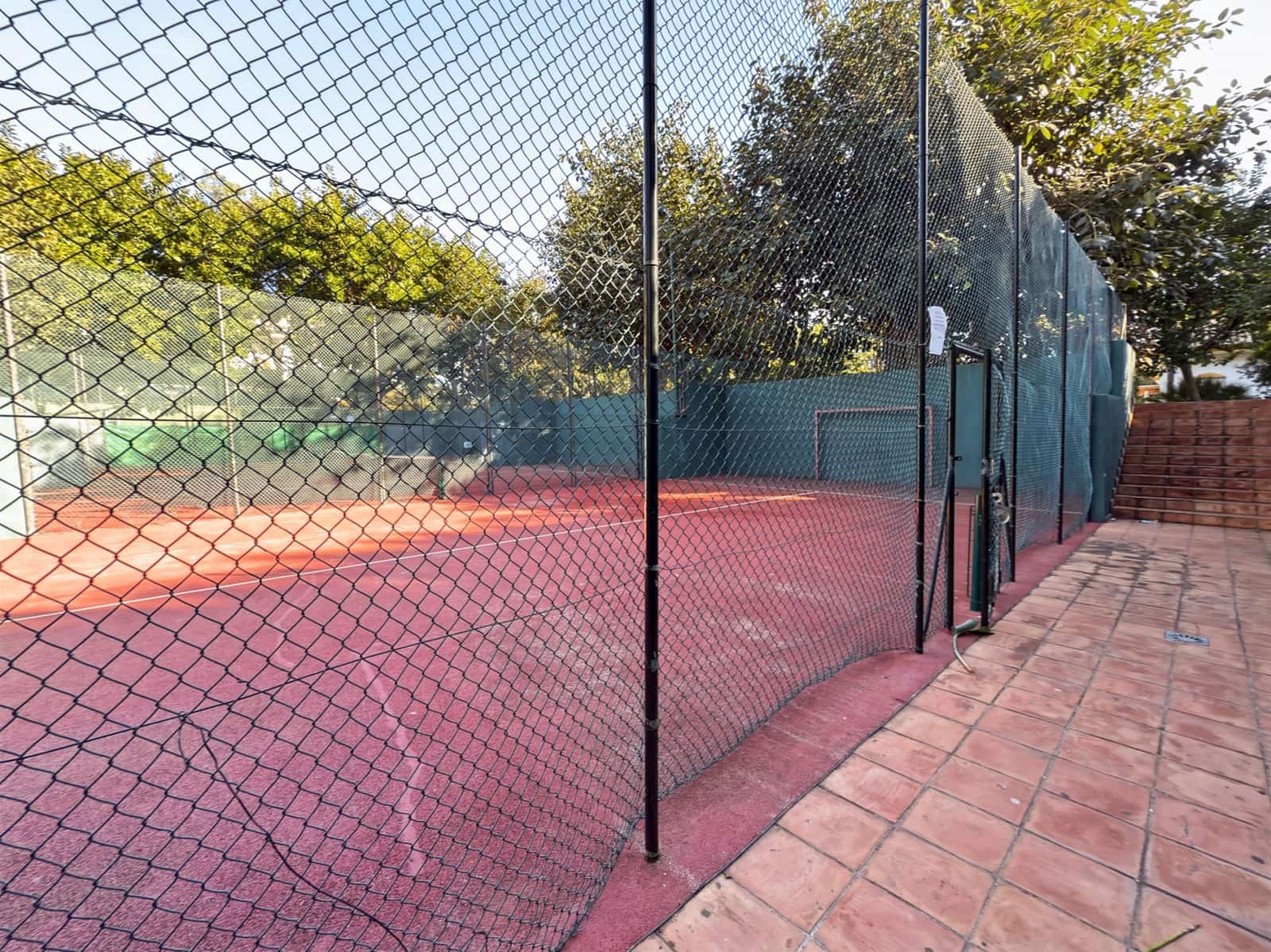 2 sypialnia Penthouse na sprzedaż w Marbella z basenem garażem - 520 000 € (Ref: 9390434)