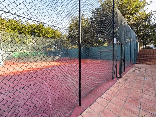 2 sypialnia Penthouse na sprzedaż w Marbella z basenem garażem - 520 000 € (Ref: 9390434)