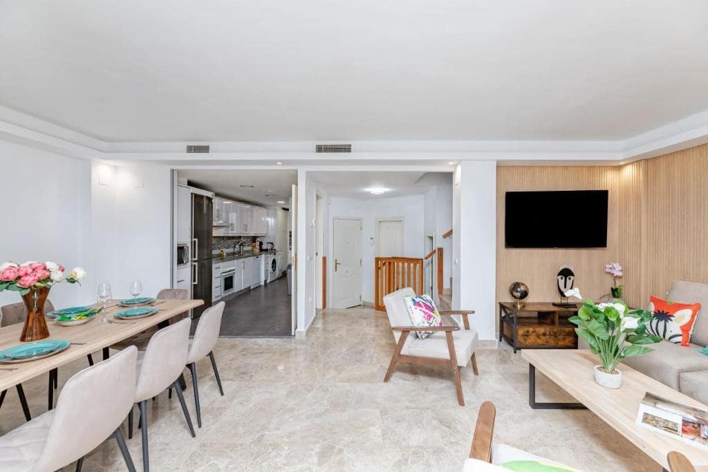 4 makuuhuone Omakotitalo myytävänä paikassa Marbella mukana uima-altaan 
autotalli - 699 000 € (Ref: 9400826)