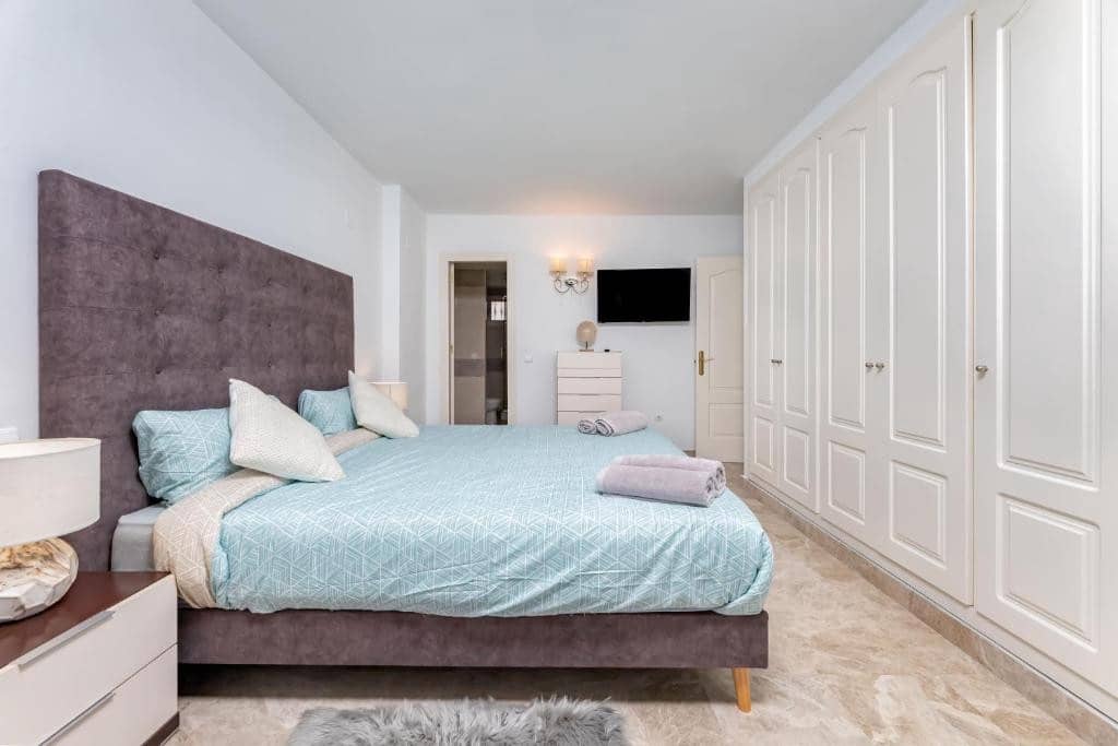 4 makuuhuone Omakotitalo myytävänä paikassa Marbella mukana uima-altaan 
autotalli - 699 000 € (Ref: 9400826)