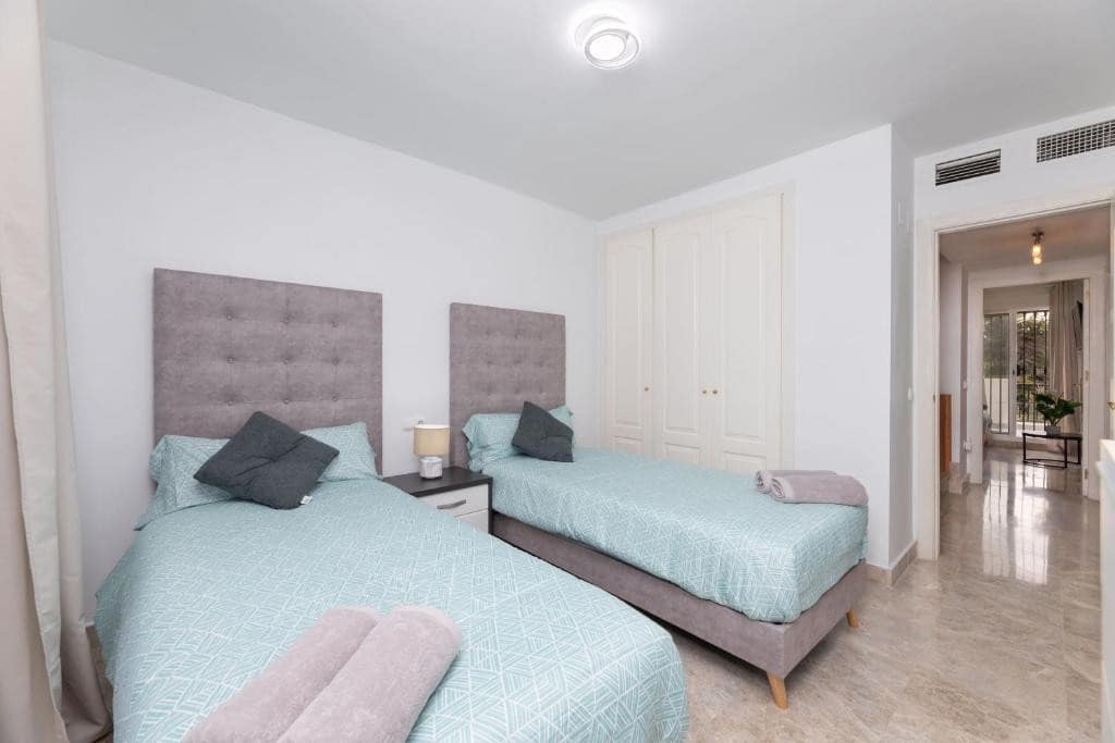 4 makuuhuone Omakotitalo myytävänä paikassa Marbella mukana uima-altaan 
autotalli - 699 000 € (Ref: 9400826)