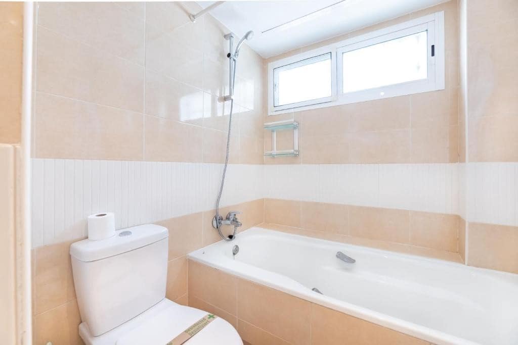 4 makuuhuone Omakotitalo myytävänä paikassa Marbella mukana uima-altaan 
autotalli - 699 000 € (Ref: 9400826)