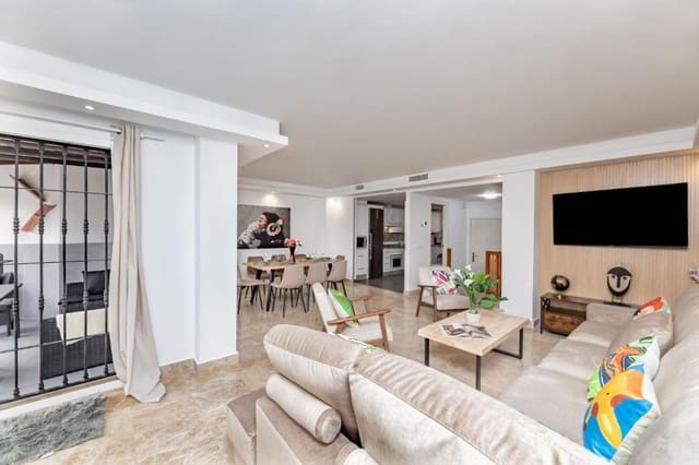 4 makuuhuone Omakotitalo myytävänä paikassa Marbella mukana uima-altaan 
autotalli - 699 000 € (Ref: 9400826)