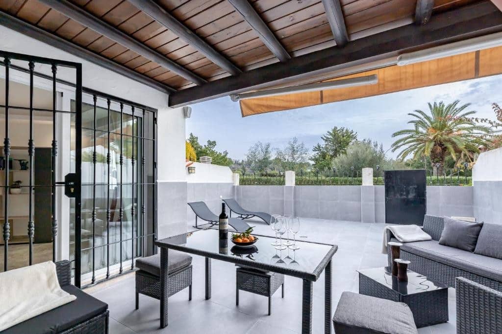 4 makuuhuone Omakotitalo myytävänä paikassa Marbella mukana uima-altaan 
autotalli - 699 000 € (Ref: 9400826)