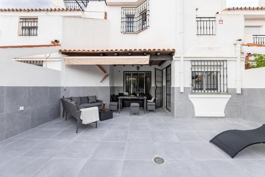 4 makuuhuone Omakotitalo myytävänä paikassa Marbella mukana uima-altaan 
autotalli - 699 000 € (Ref: 9400826)