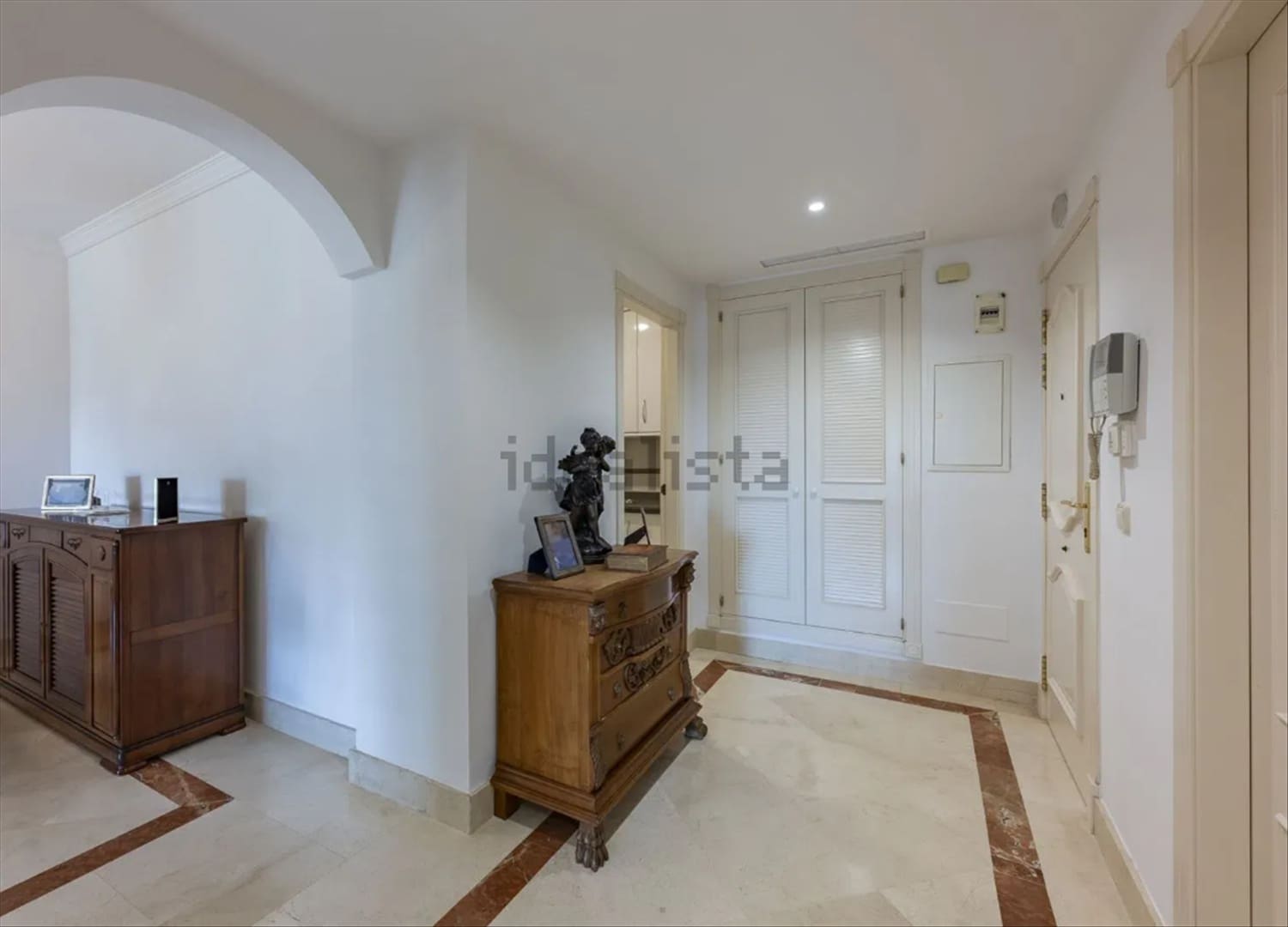 2 bedroom Apartment for sale in Marbella with pool garage - € 895,000 (Ref: 9403187)