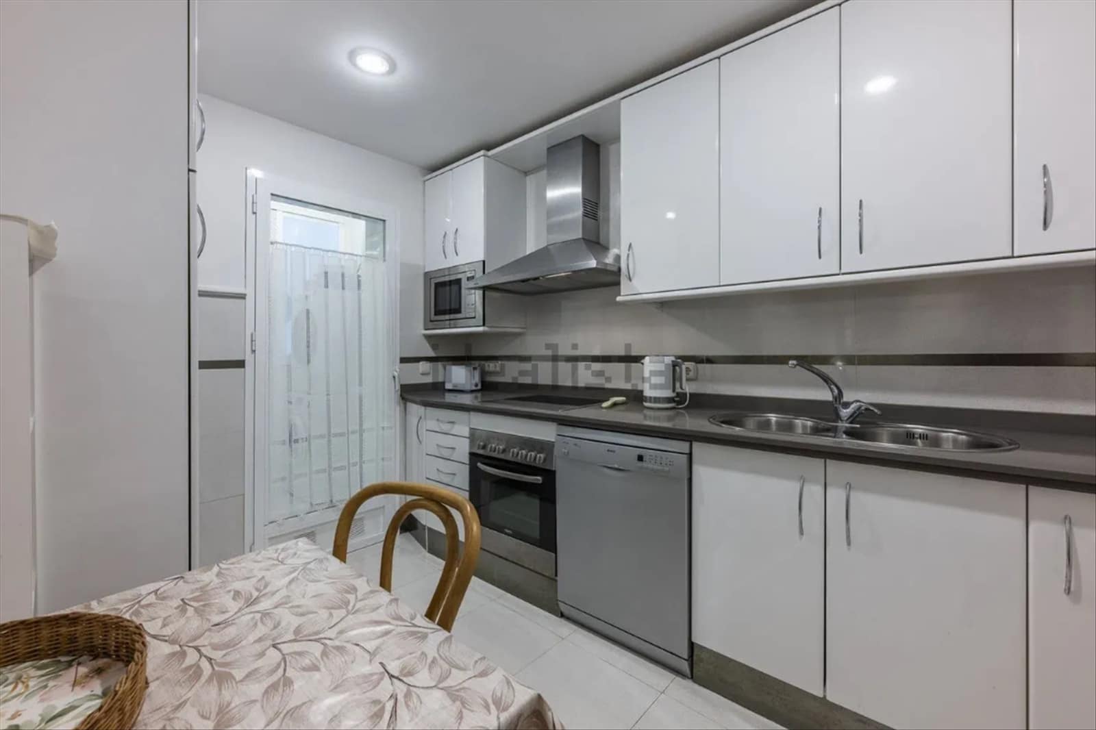 2 bedroom Apartment for sale in Marbella with pool garage - € 895,000 (Ref: 9403187)