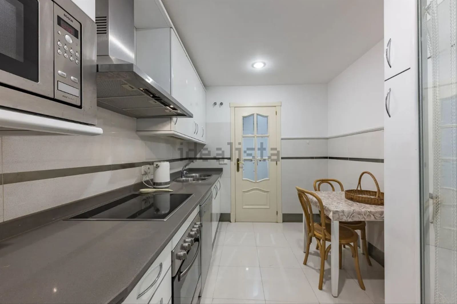 2 bedroom Apartment for sale in Marbella with pool garage - € 895,000 (Ref: 9403187)