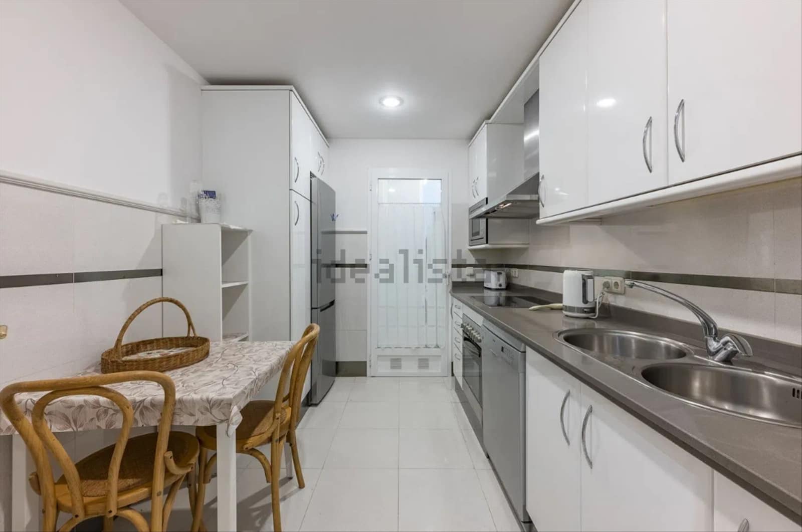 2 bedroom Apartment for sale in Marbella with pool garage - € 895,000 (Ref: 9403187)