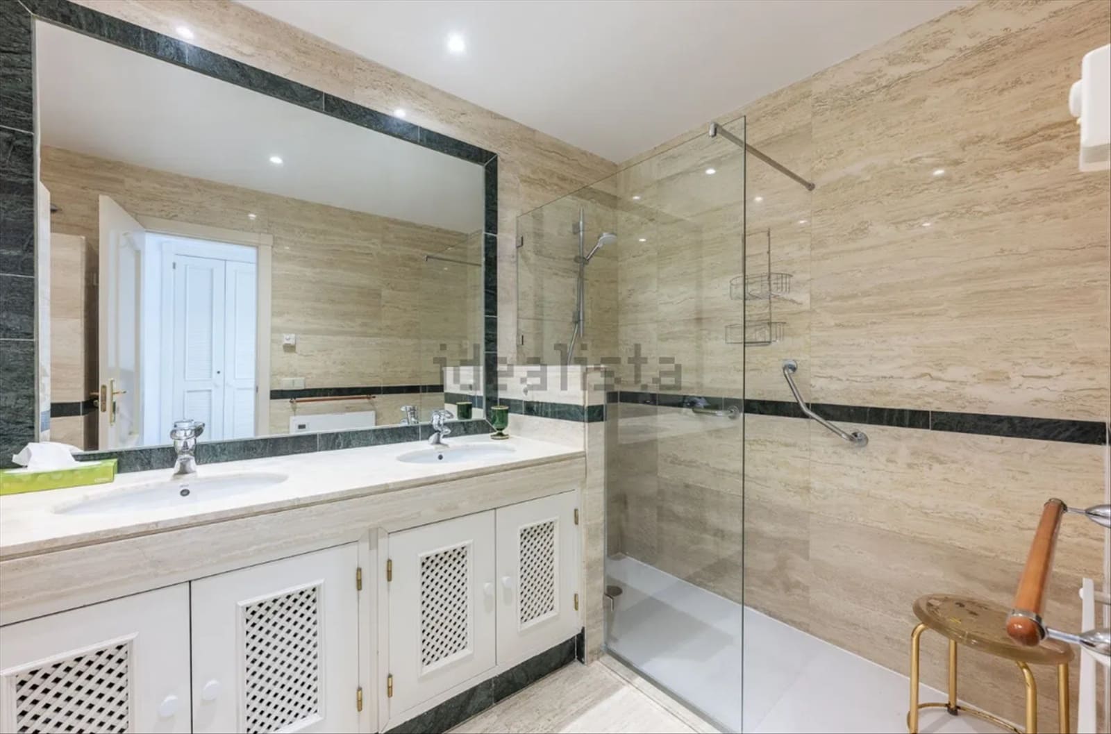 2 bedroom Apartment for sale in Marbella with pool garage - € 895,000 (Ref: 9403187)