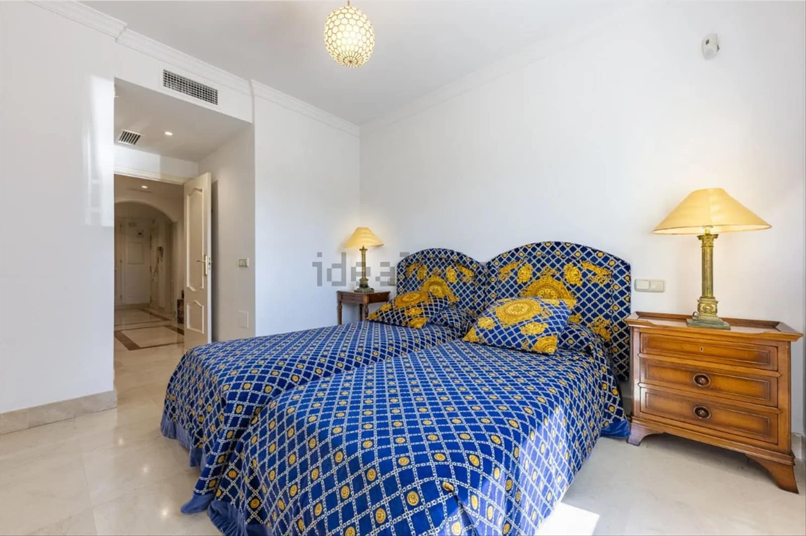 2 bedroom Apartment for sale in Marbella with pool garage - € 895,000 (Ref: 9403187)