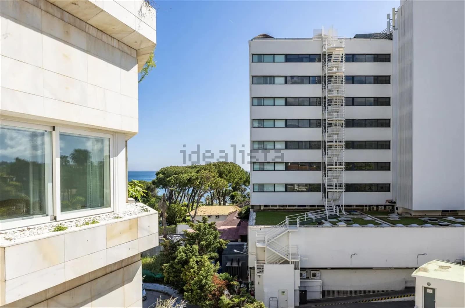 2 bedroom Apartment for sale in Marbella with pool garage - € 895,000 (Ref: 9403187)