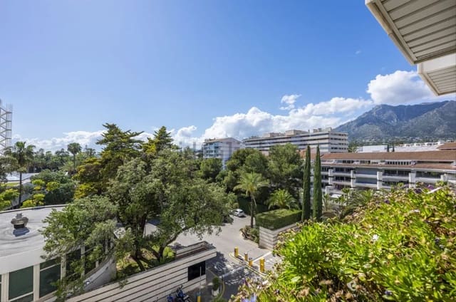 2 bedroom Apartment for sale in Marbella with pool garage - € 895,000 (Ref: 9403187)