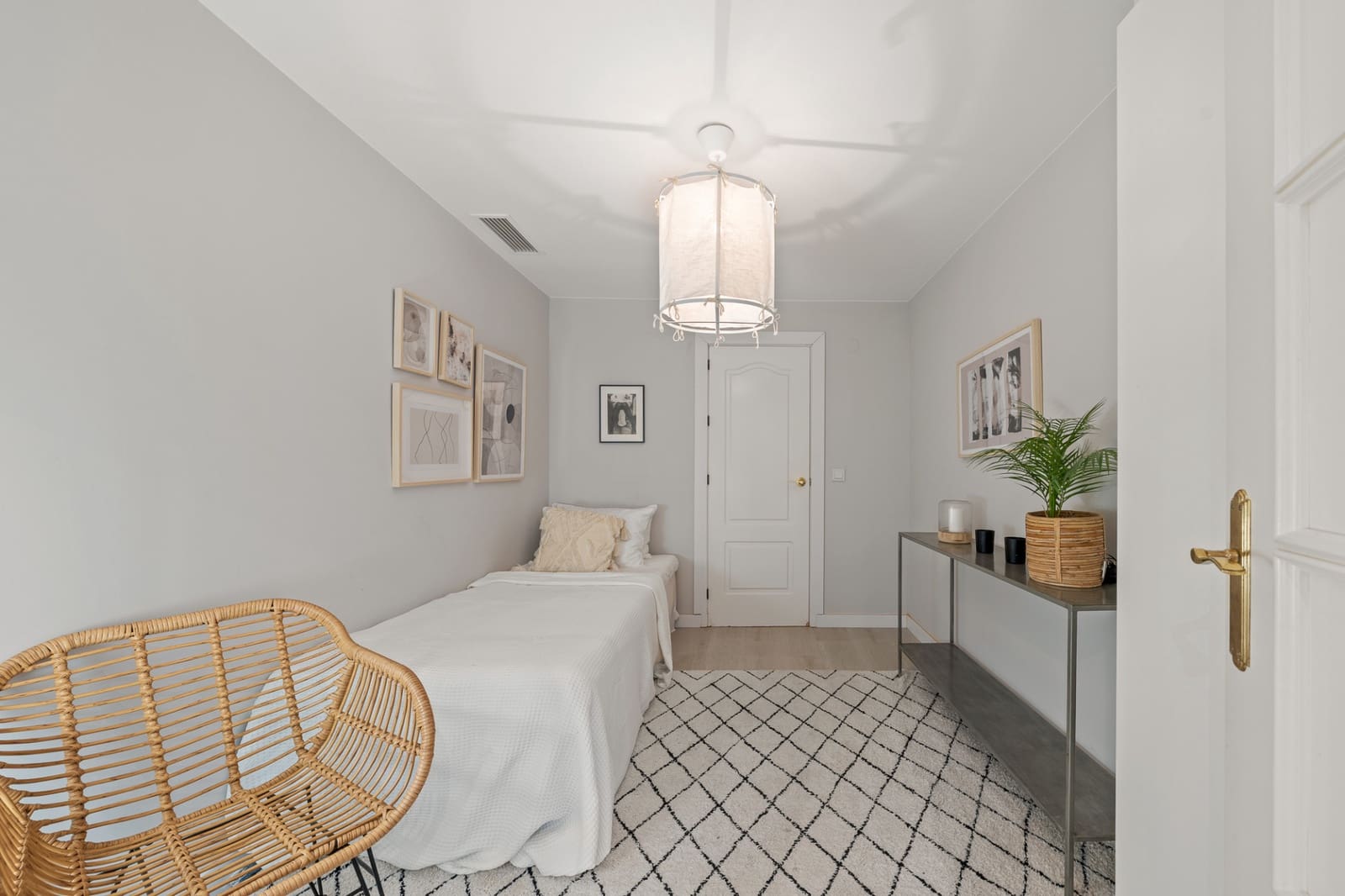 3 bedroom Apartment for sale in Marbella with pool garage - € 680,000 (Ref: 9410785)