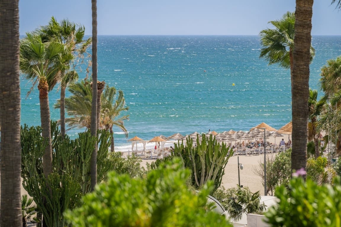 3 bedroom Penthouse for sale in Marbella with pool garage - € 5,950,000 (Ref: 9413857)